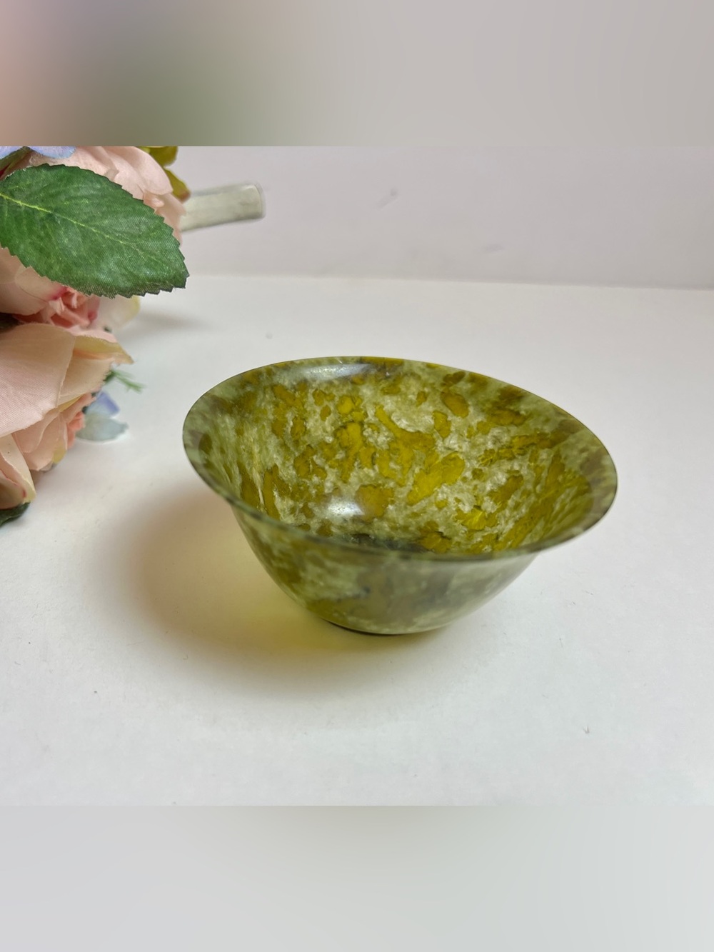 Vintage Chinese small bowl of translucent green stone Moss agate / Serpentine